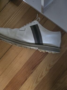G/FORE White Leather Sneaker with Black and Gray Stripe